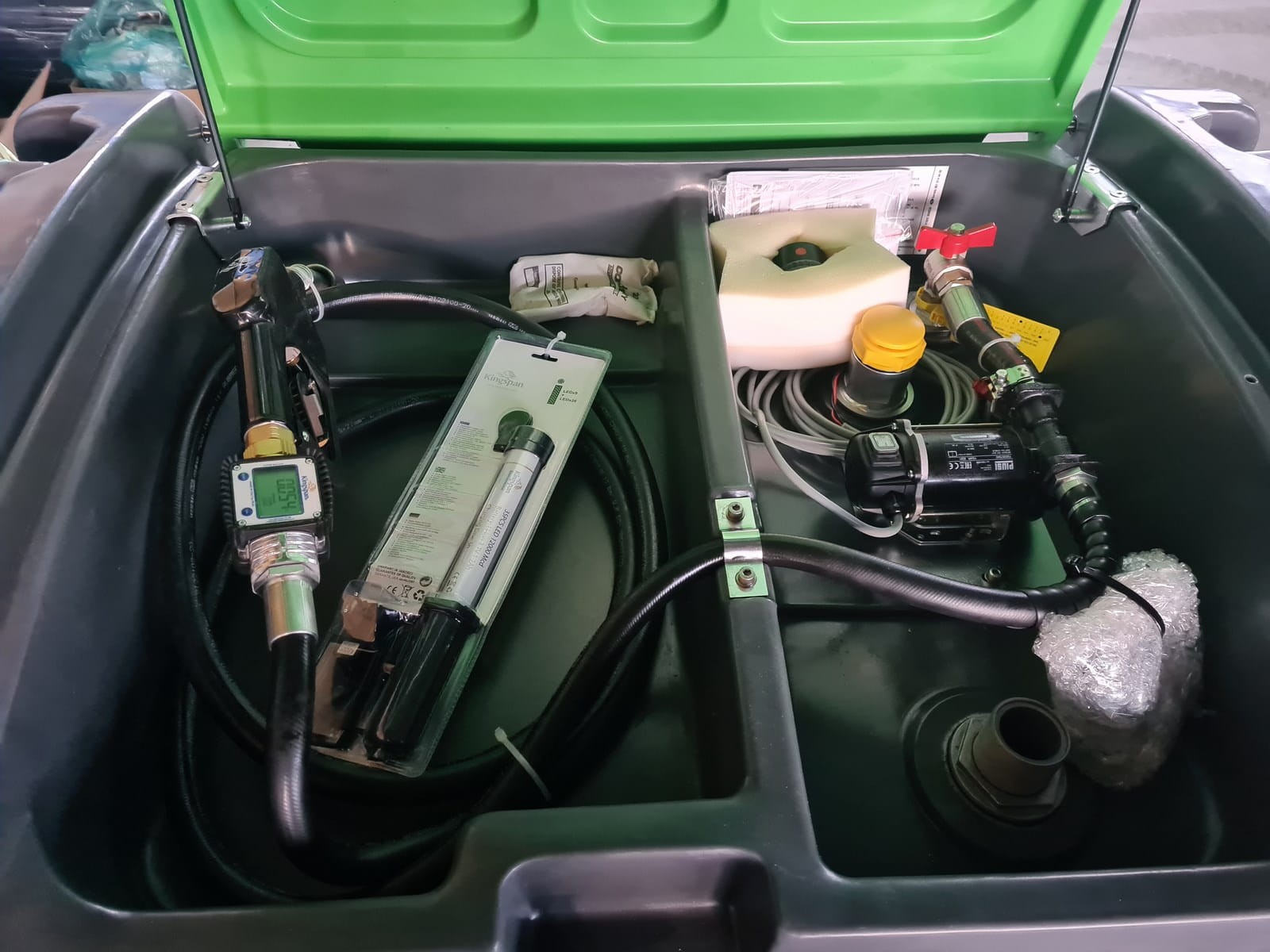 Zbiornik mobilny 900L Truckmaster, pompa 12V, licznik K24 wersja LUX - obrazek 2